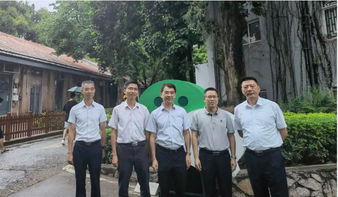 海珠区委常委、统战部部长王福军带队到高德娱乐公司调研